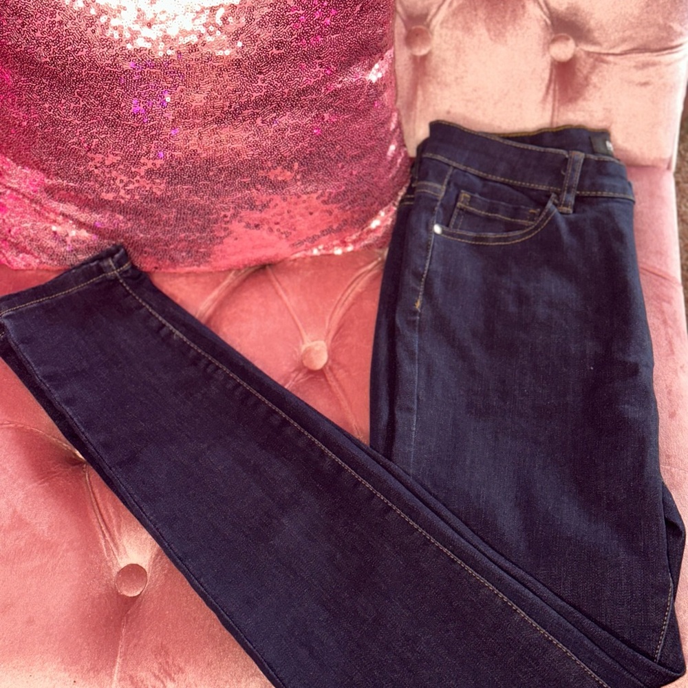 Women’s dark blue skinny jeans